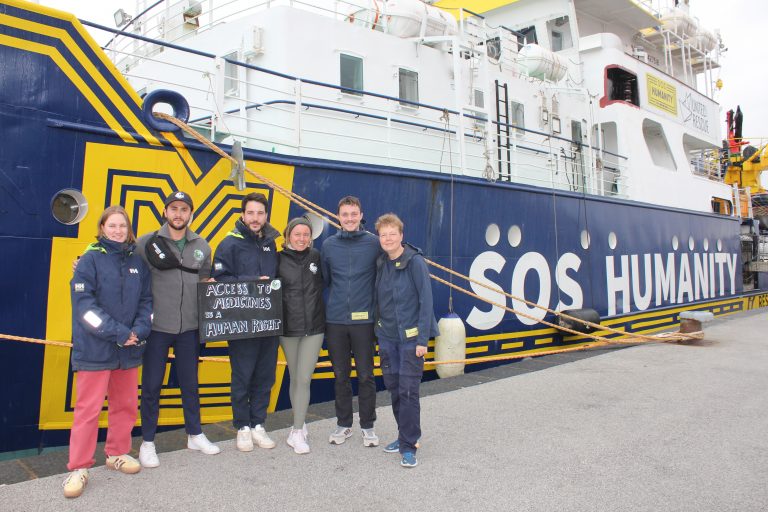 Das Team von AoG und SOS Humanity während der Projektreise im April 2024 in Syrakus.